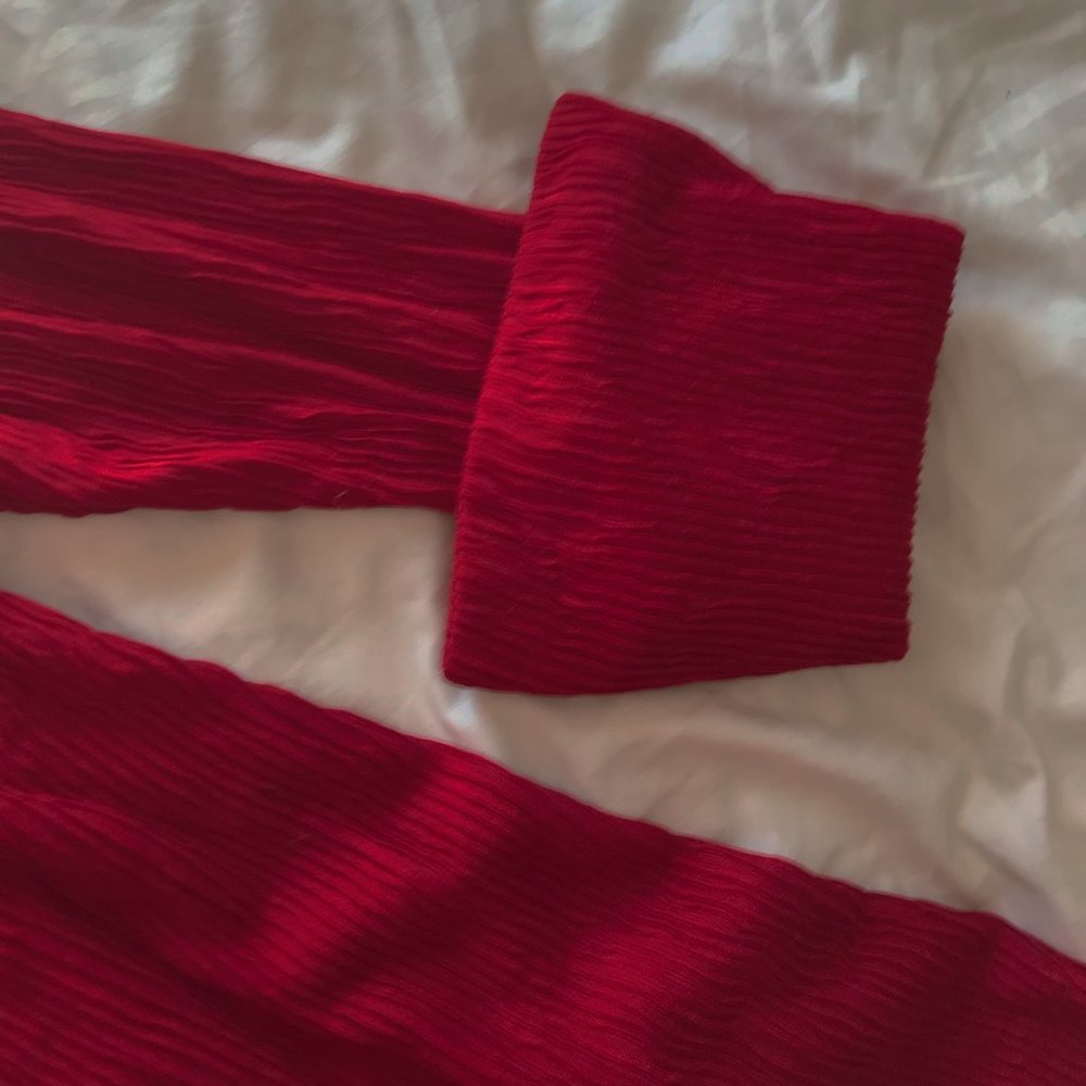Vintage 90's 2-piece evening/cocktail outfit by Cache, deep red crinkle fabric